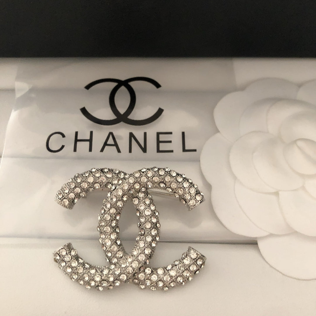 Elegant Reticulated Diamond Brooch