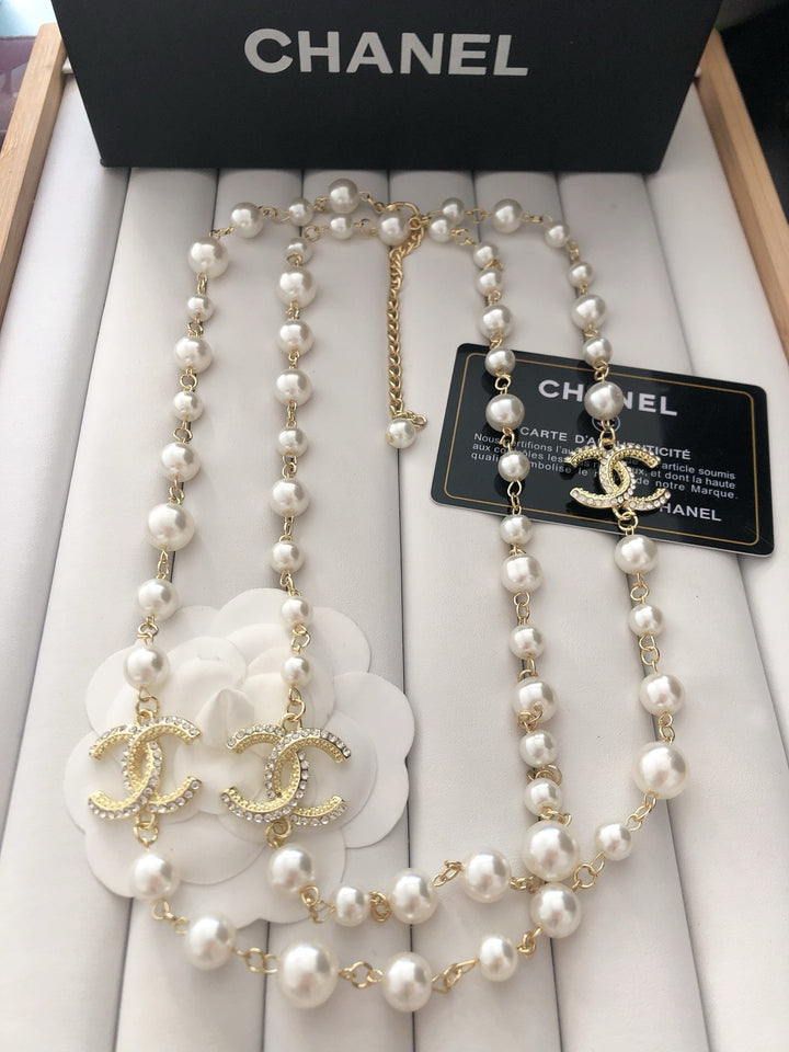 Elegant pearl necklace