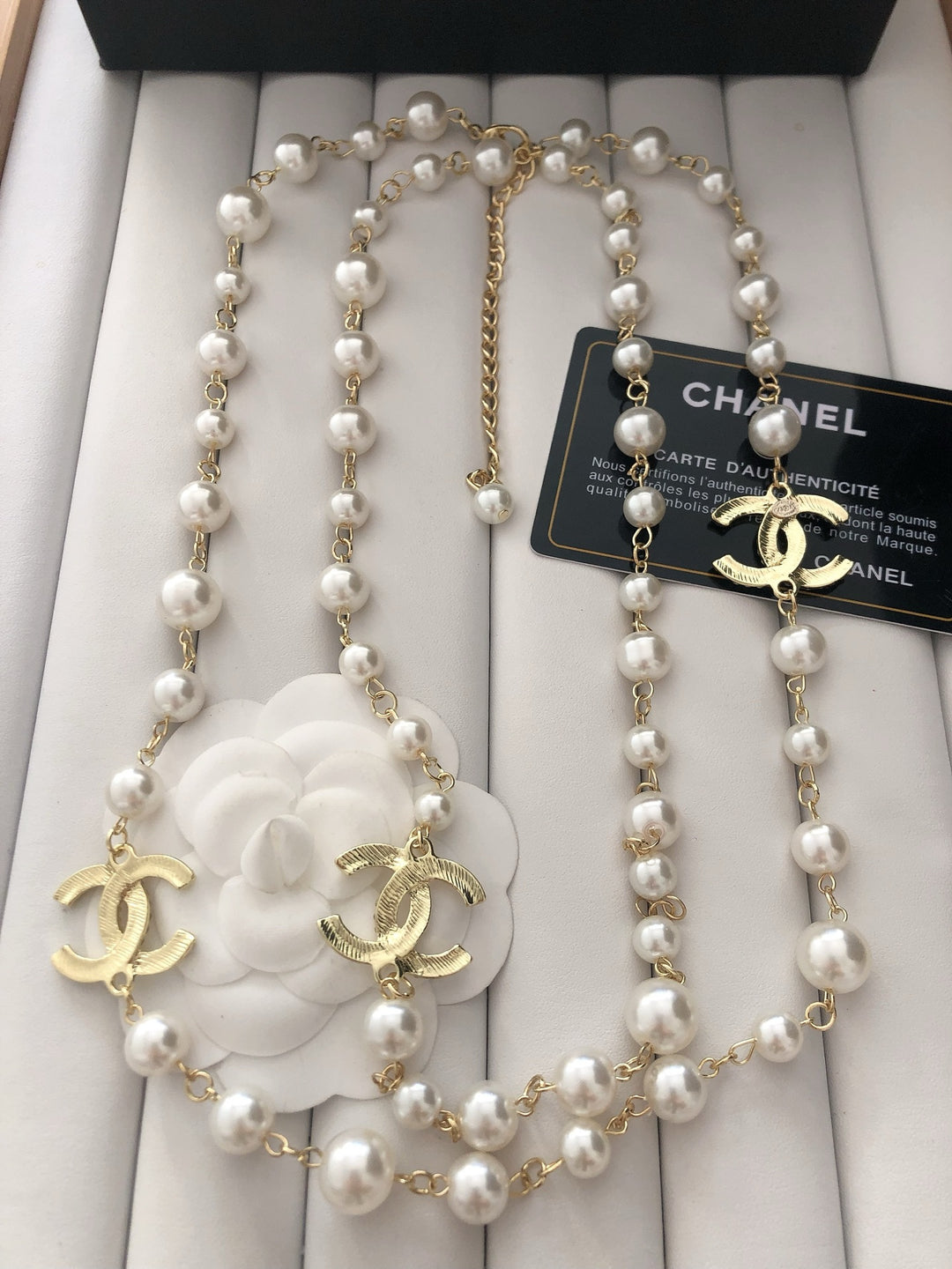 Elegant pearl necklace