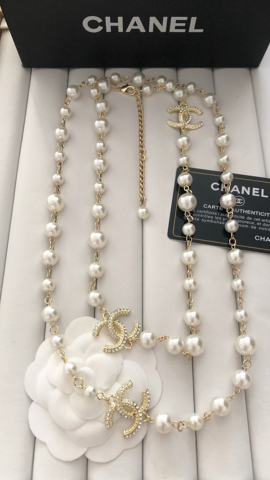 Elegant pearl necklace