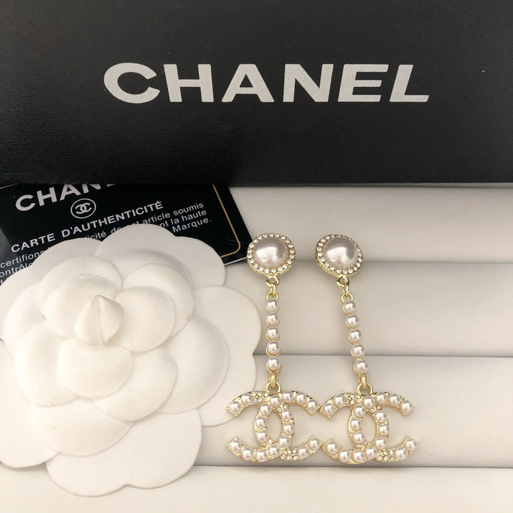 Luxurious pearl dangle earrings