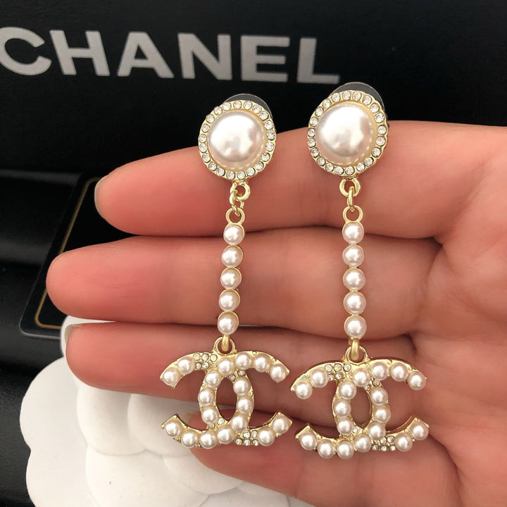 Luxurious pearl dangle earrings