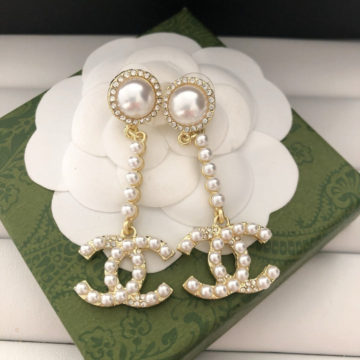 Luxurious pearl dangle earrings