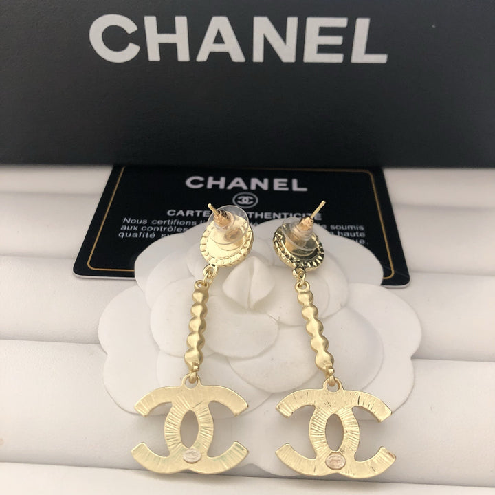 Luxurious pearl dangle earrings