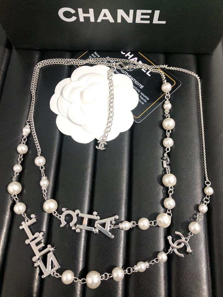 Elegant large pearl necklace