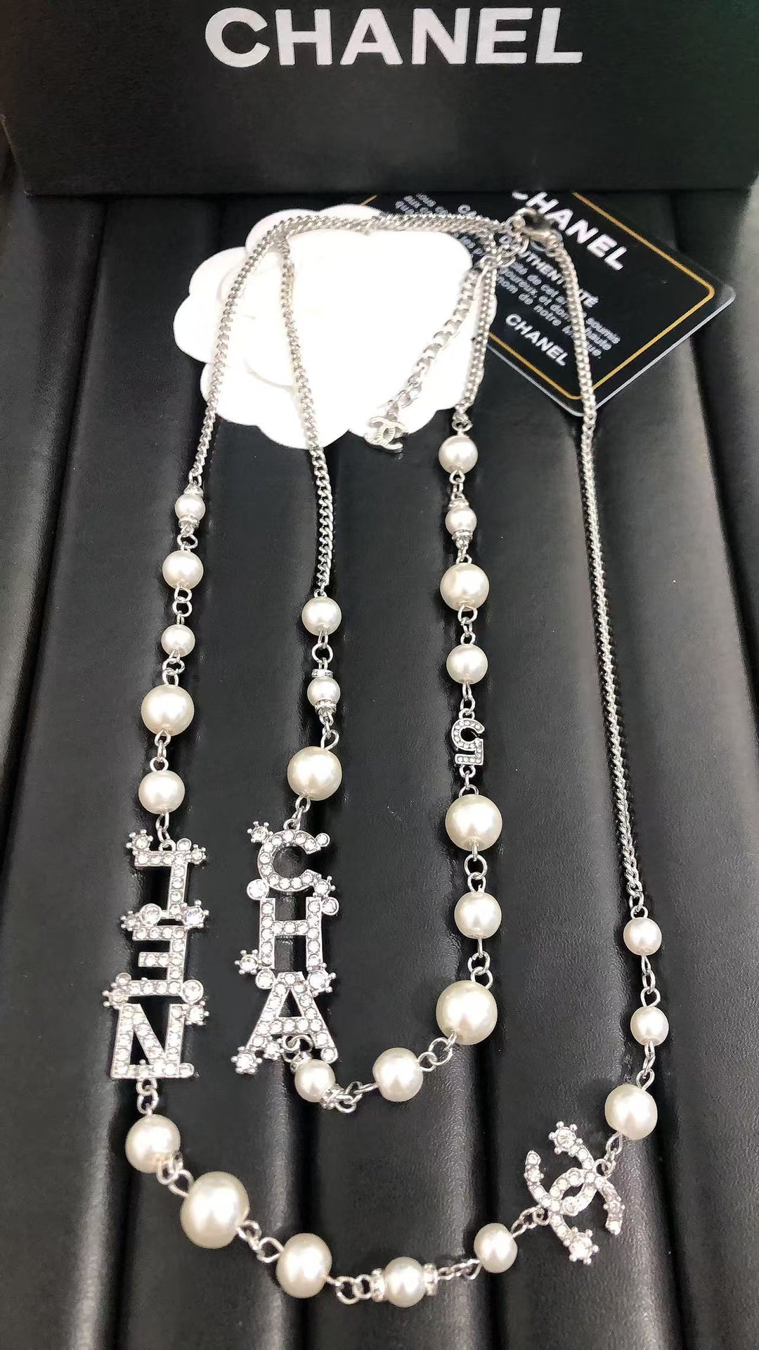 Elegant large pearl necklace