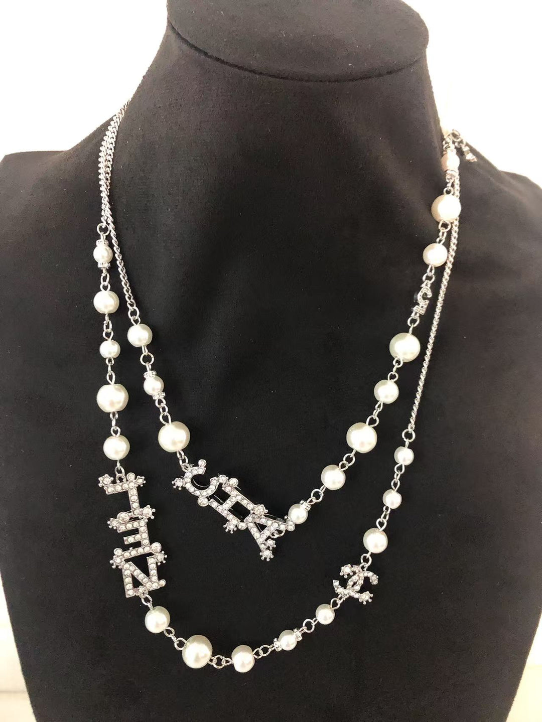 Elegant large pearl necklace