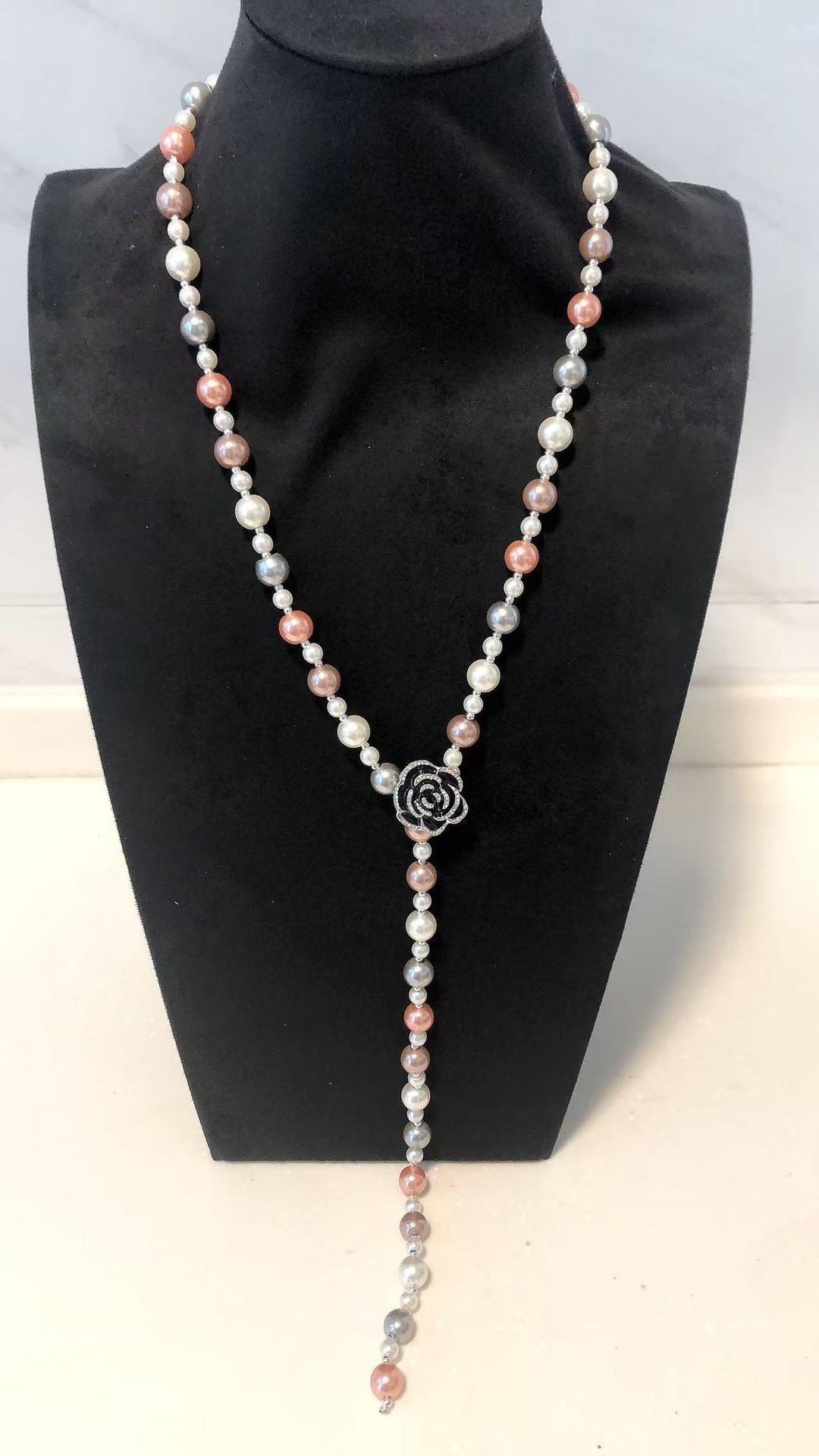 Elegant large pearl flower necklace
