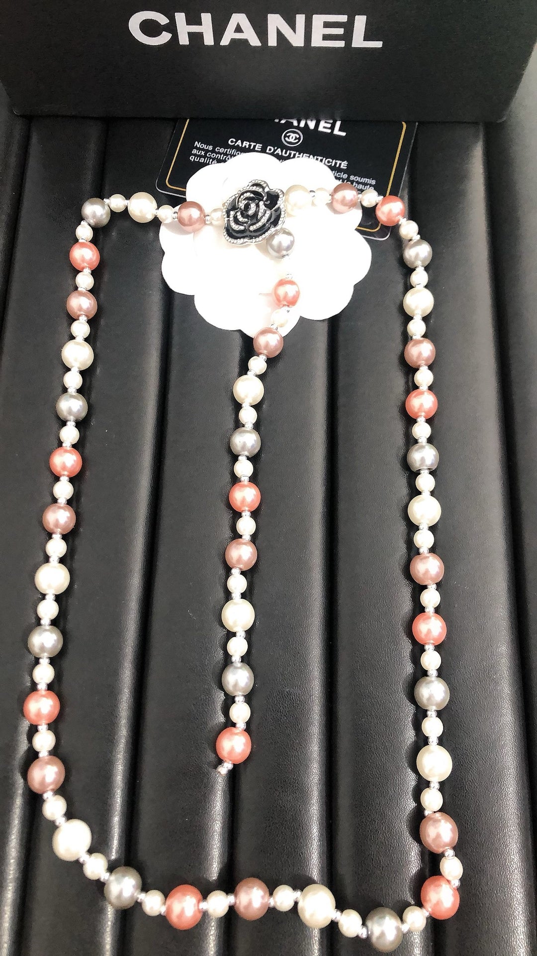 Elegant large pearl flower necklace