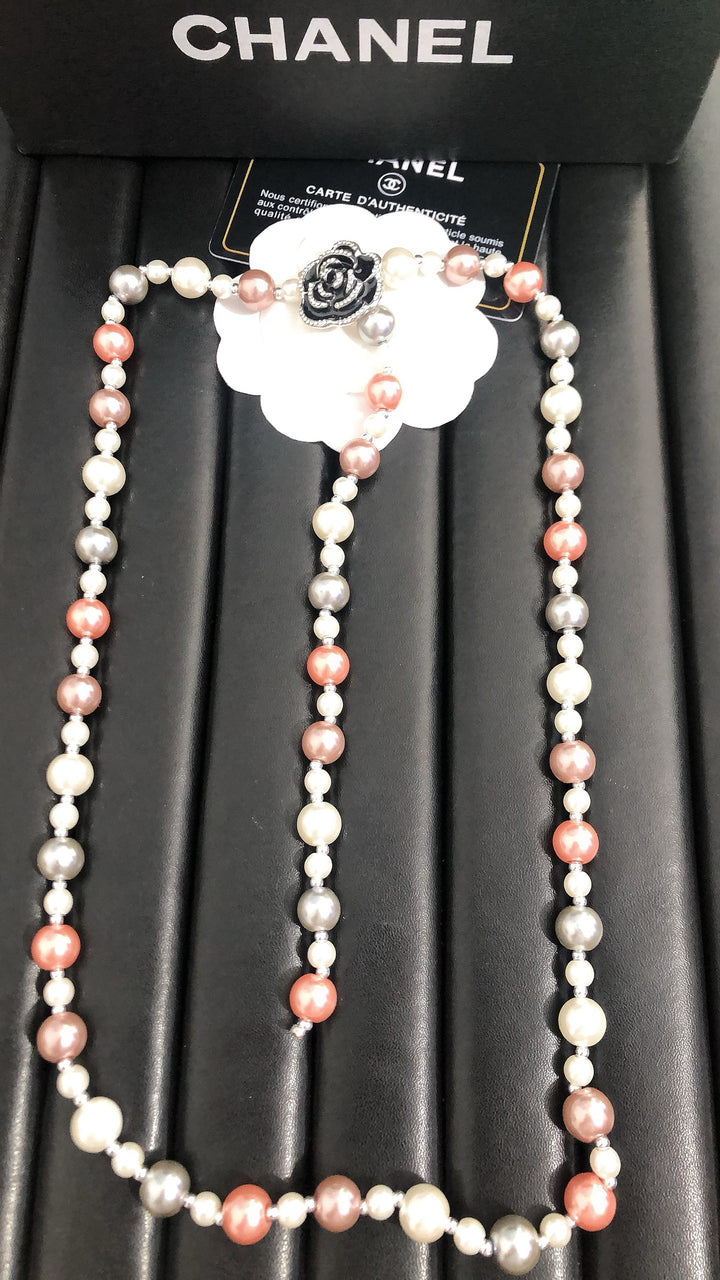 Elegant large pearl flower necklace
