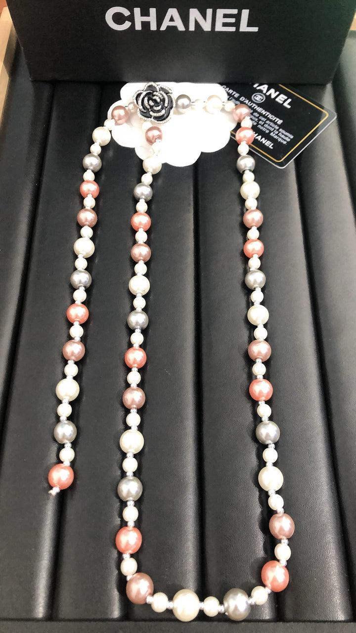 Elegant large pearl flower necklace
