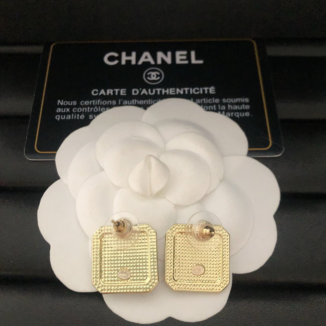 Classic Style Rhinestone Stud Earrings