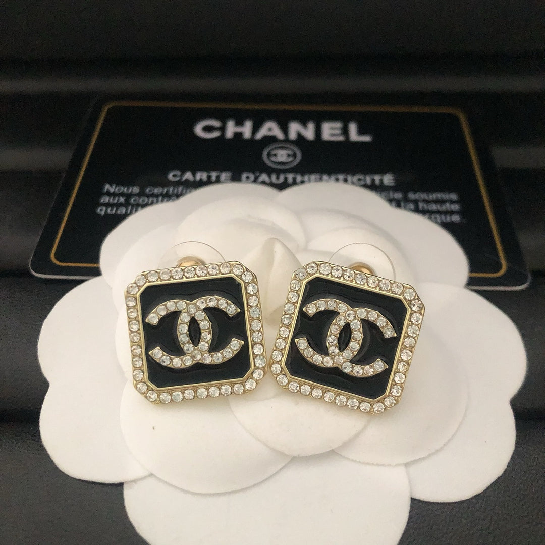 Classic Style Rhinestone Stud Earrings