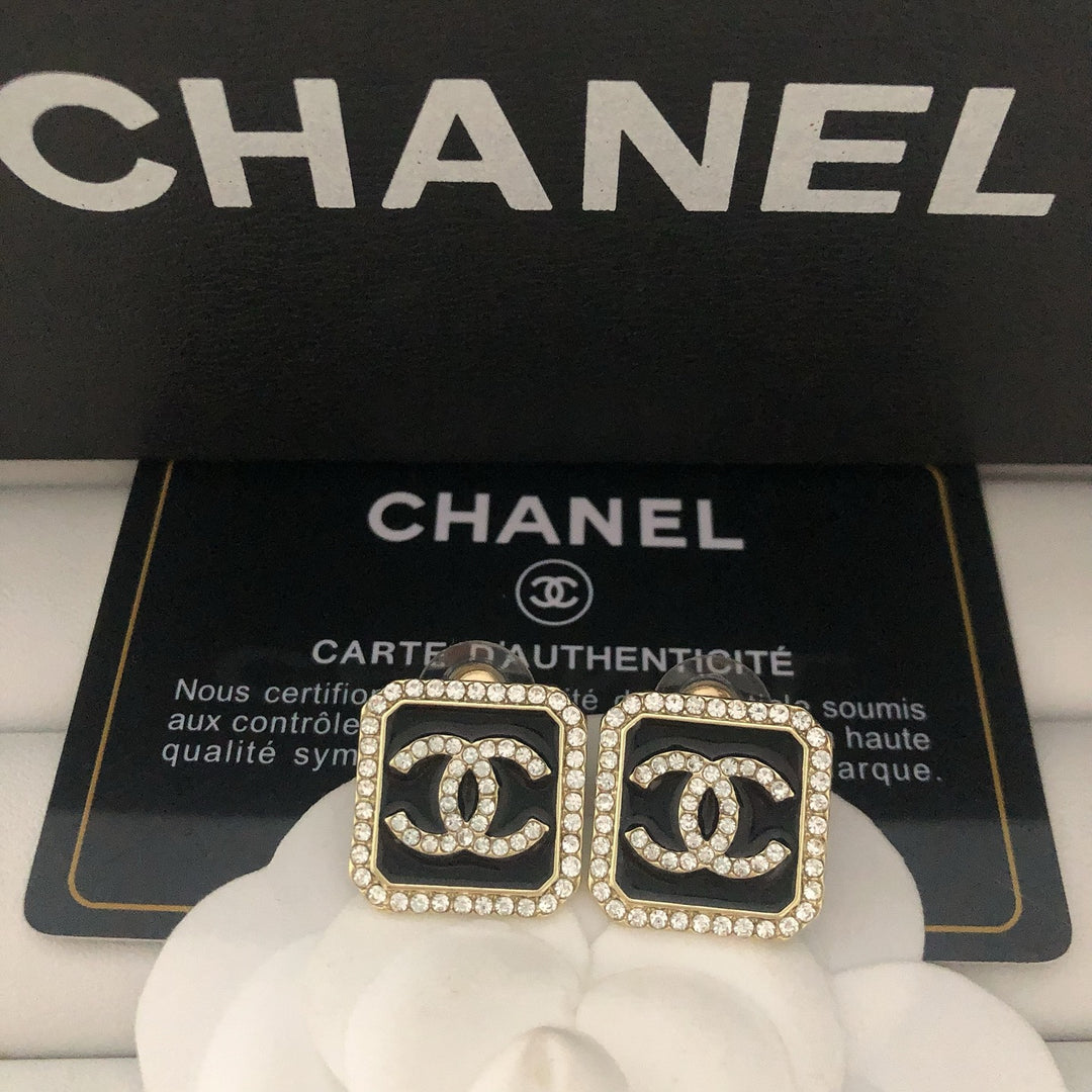 Classic Style Rhinestone Stud Earrings