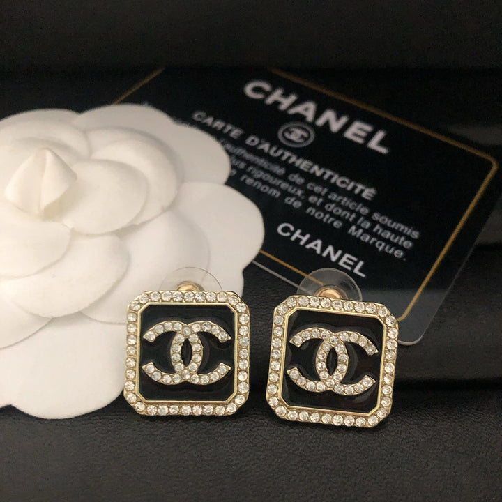 Classic Style Rhinestone Stud Earrings