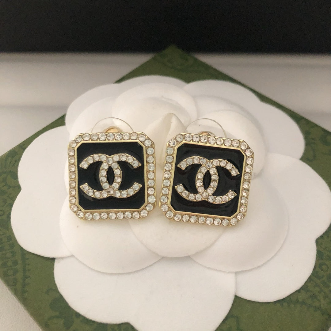 Classic Style Rhinestone Stud Earrings