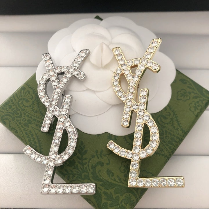 Single row diamond brooch