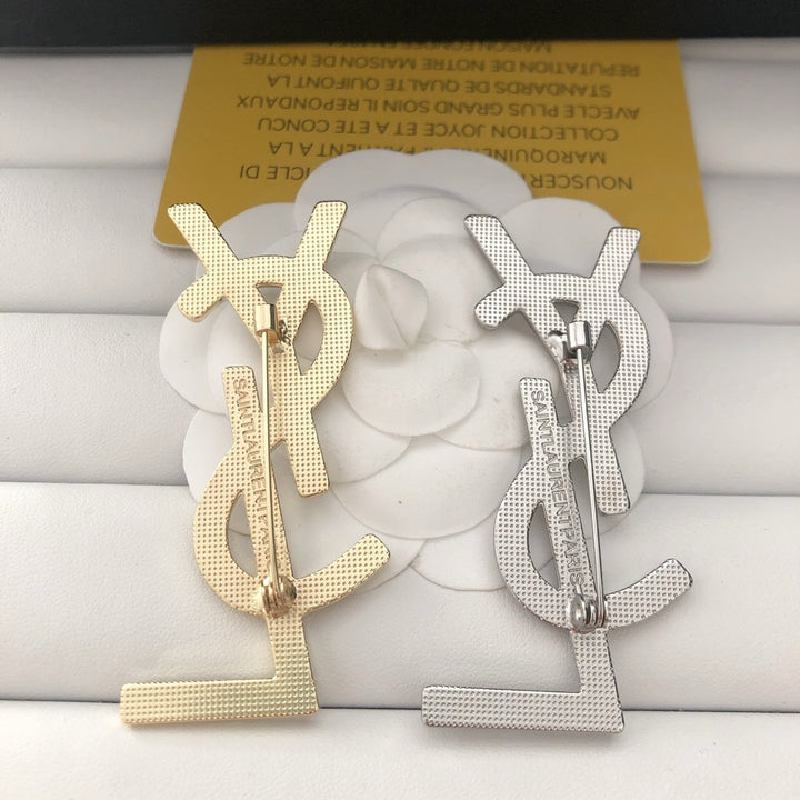 Single row diamond brooch