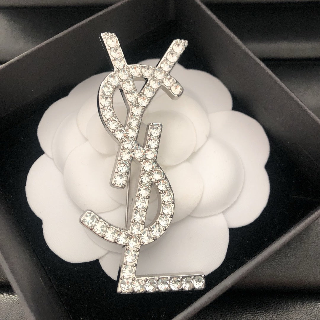 Single row diamond brooch