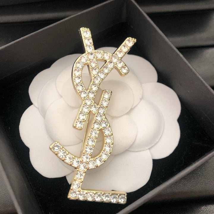 Single row diamond brooch