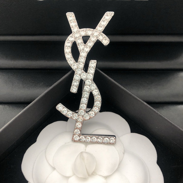 Single row diamond brooch