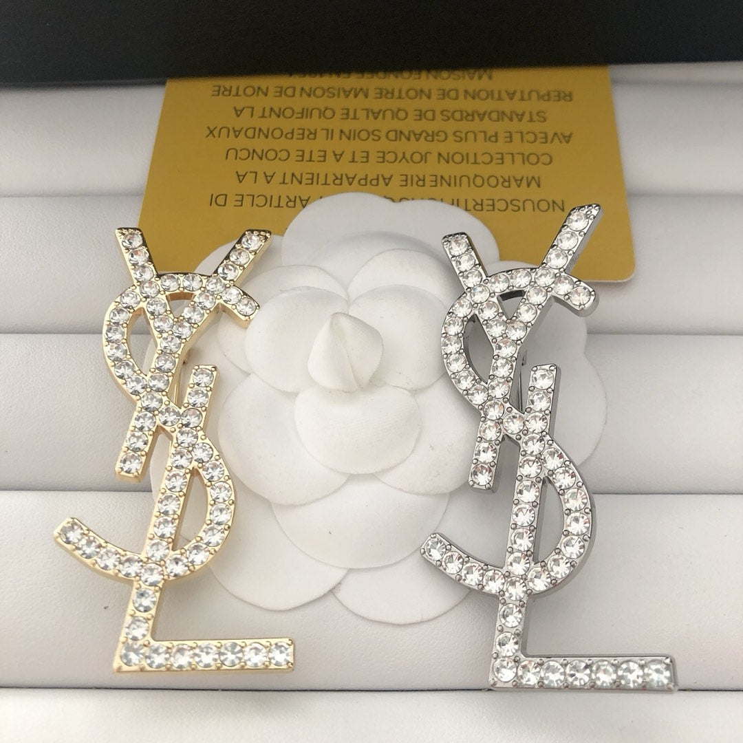 Single row diamond brooch