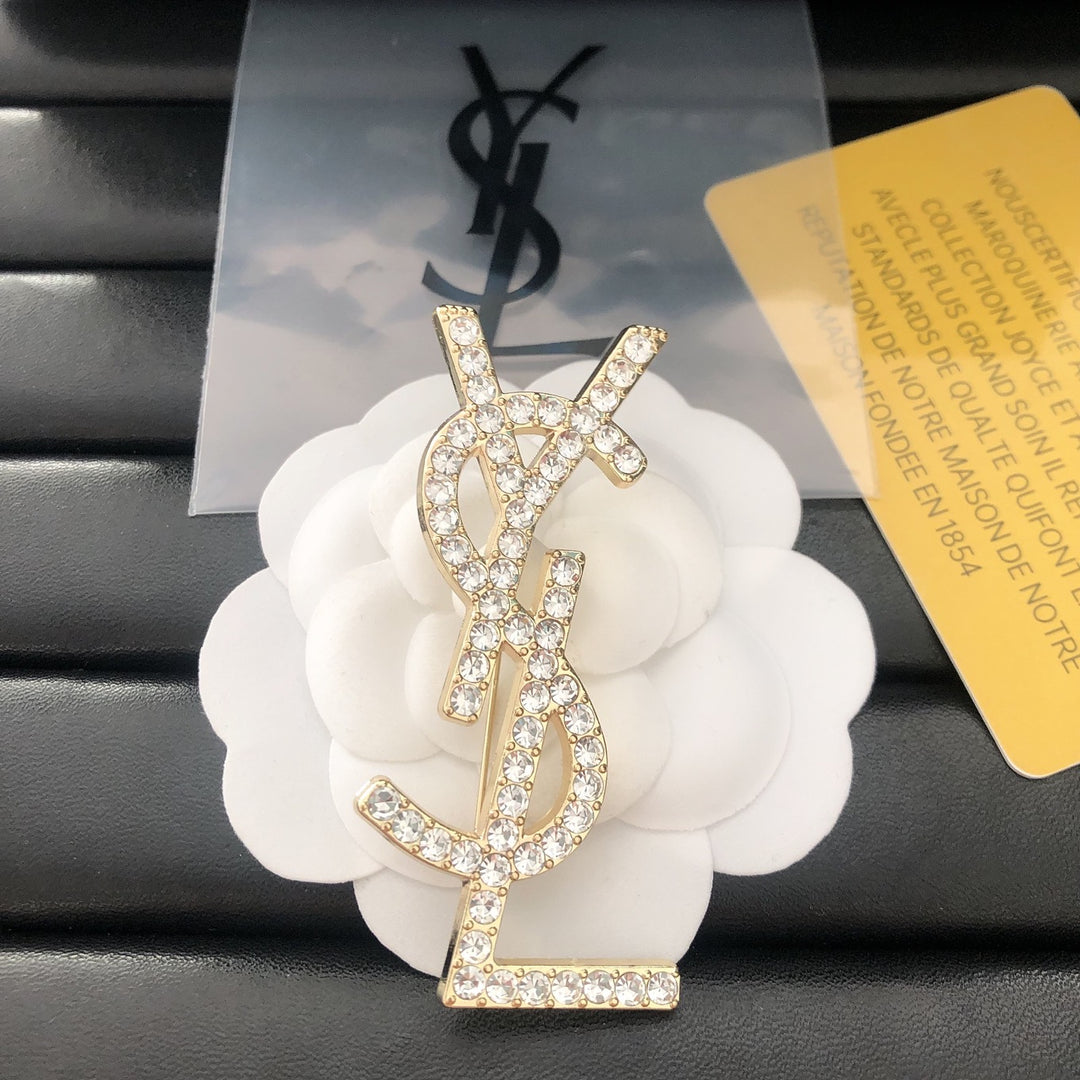 Single row diamond brooch