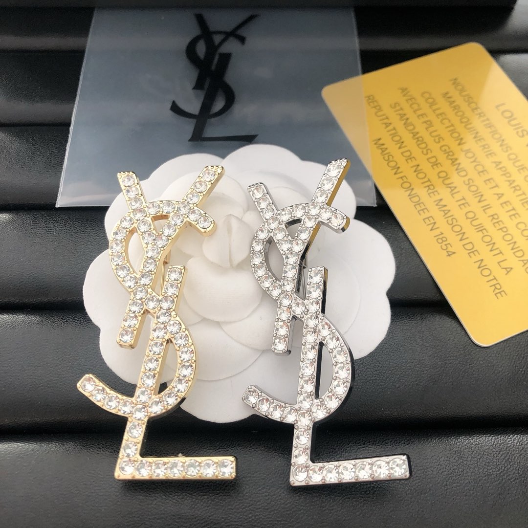 Single row diamond brooch