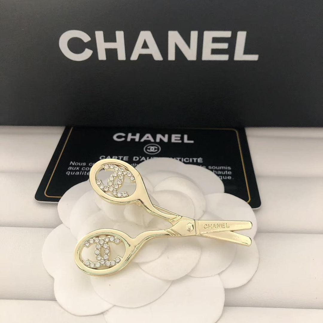 Scissors shape rhinestone pearl brooch