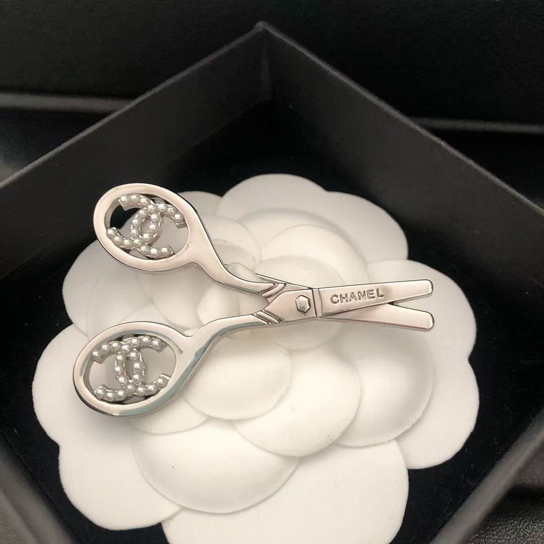 Scissors shape rhinestone pearl brooch