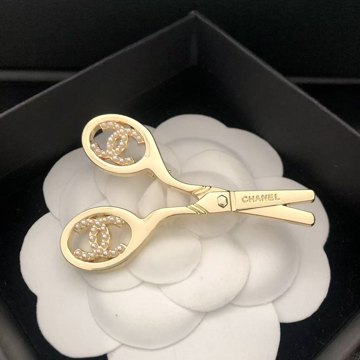 Scissors shape rhinestone pearl brooch