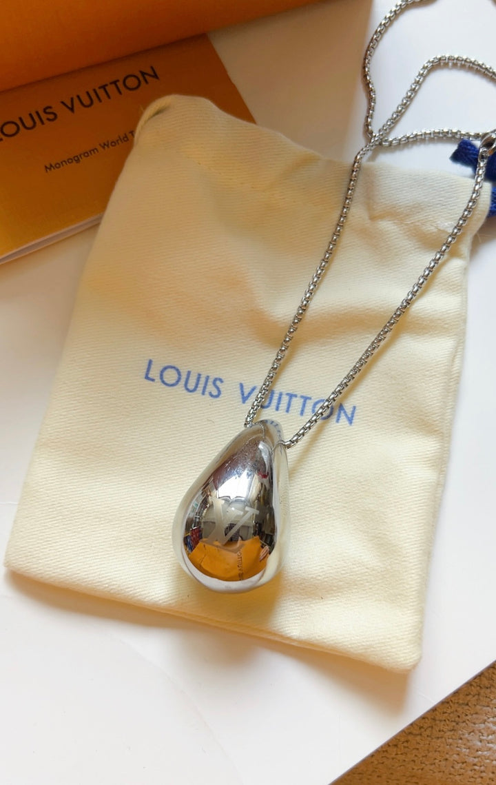 Silver Teardrop Pendant Necklace
