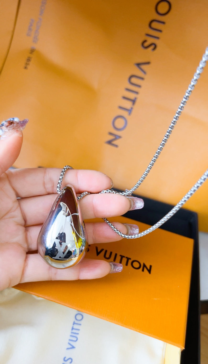 Silver Teardrop Pendant Necklace