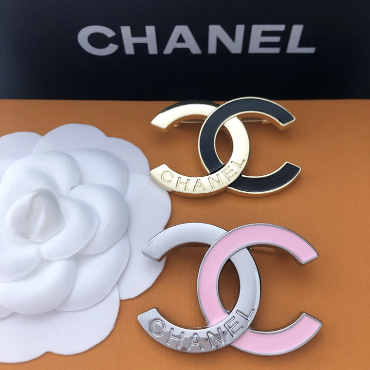 Elegant Two Tone Linked Circle Brooch