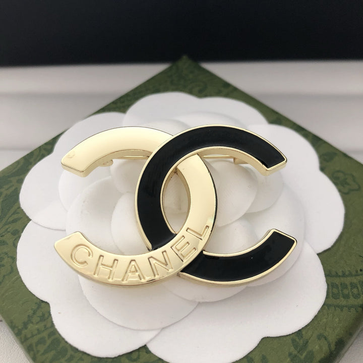 Elegant Two Tone Linked Circle Brooch