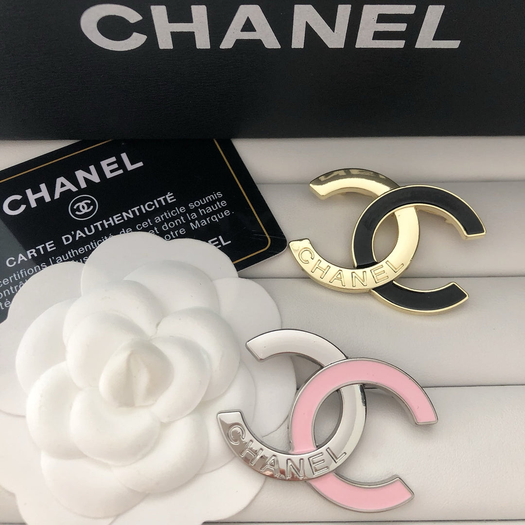 Elegant Two Tone Linked Circle Brooch