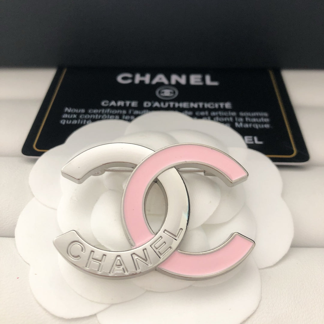 Elegant Two Tone Linked Circle Brooch