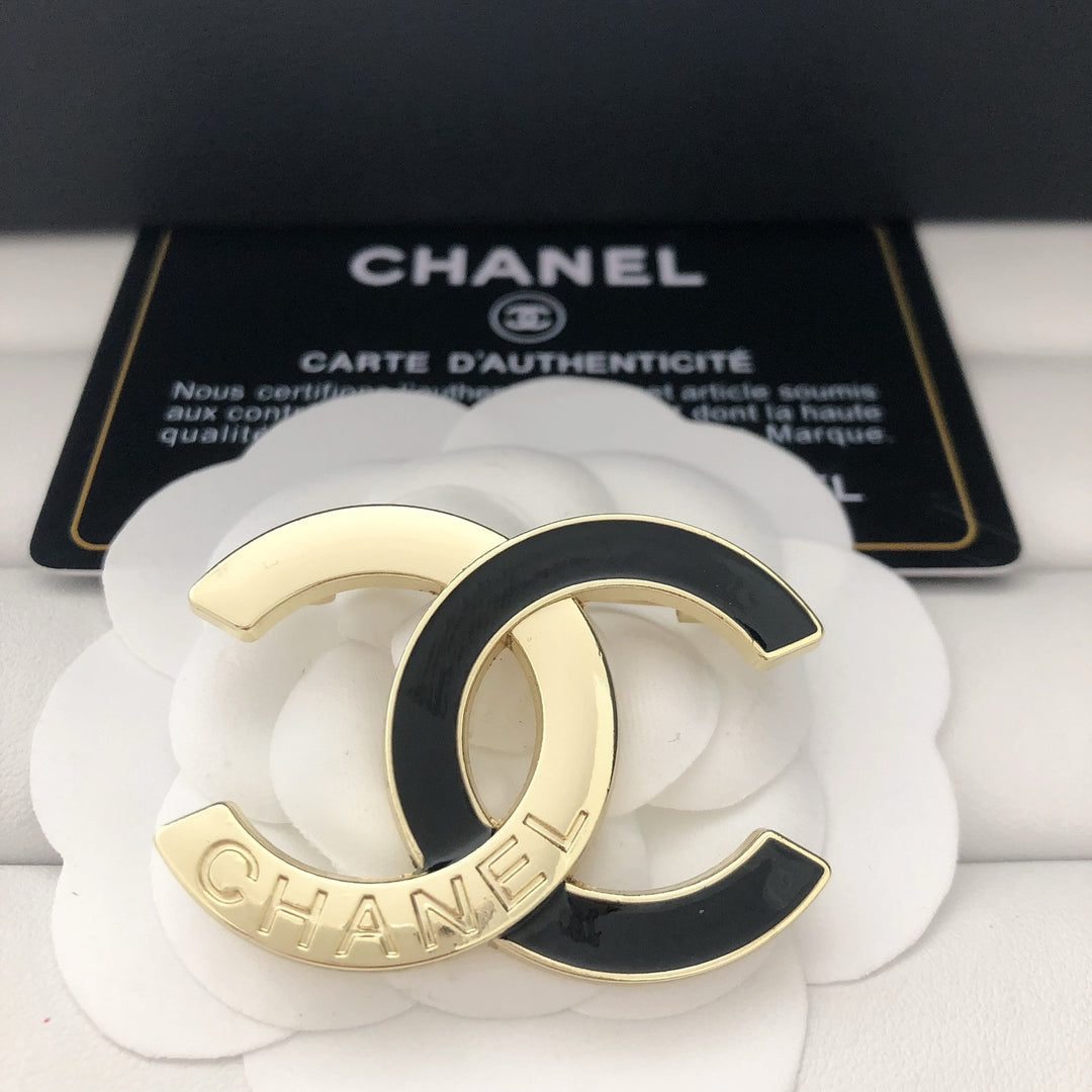 Elegant Two Tone Linked Circle Brooch