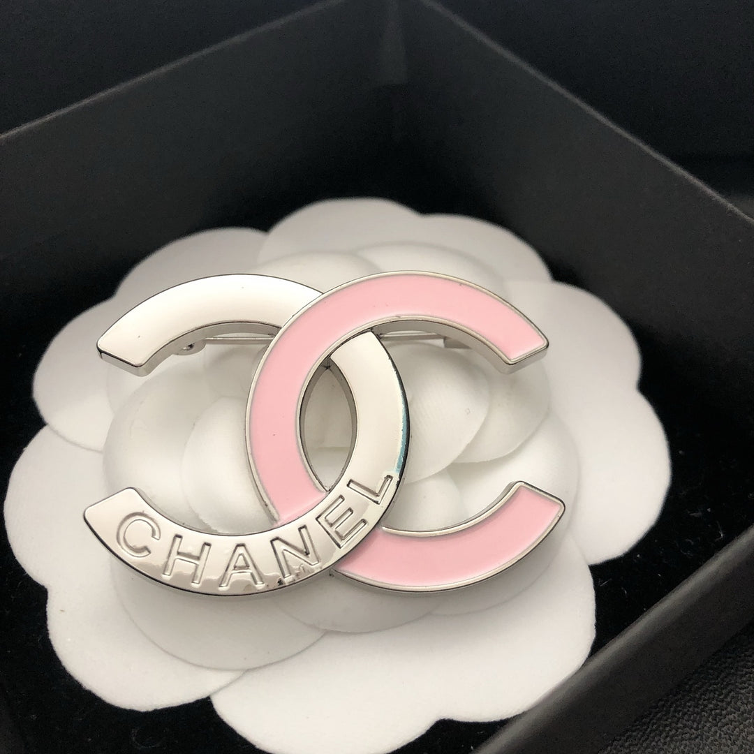 Elegant Two Tone Linked Circle Brooch