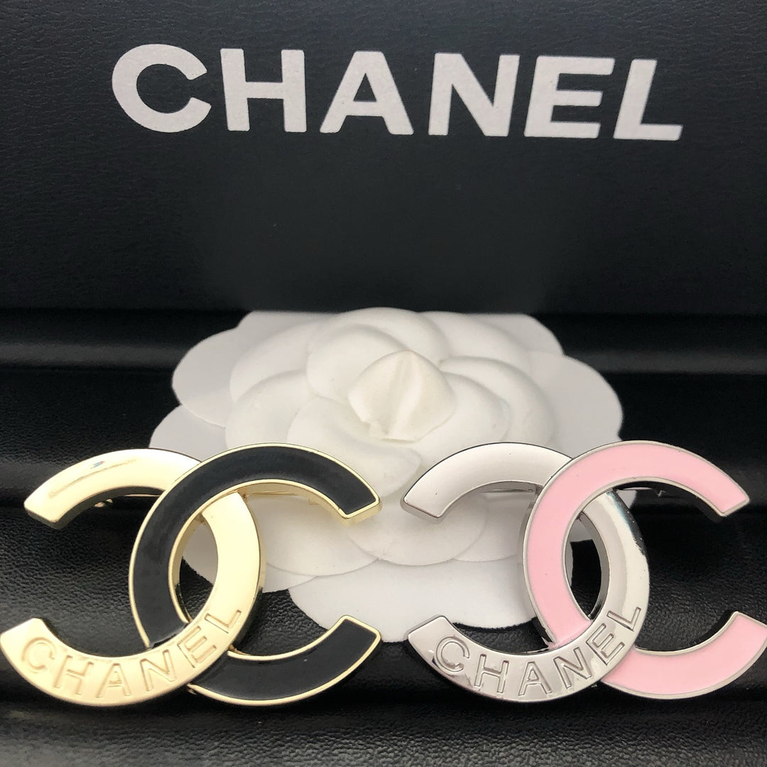 Elegant Two Tone Linked Circle Brooch