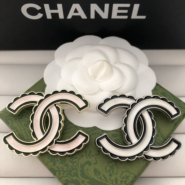 Elegant Two Tone Linked Curve Brooch