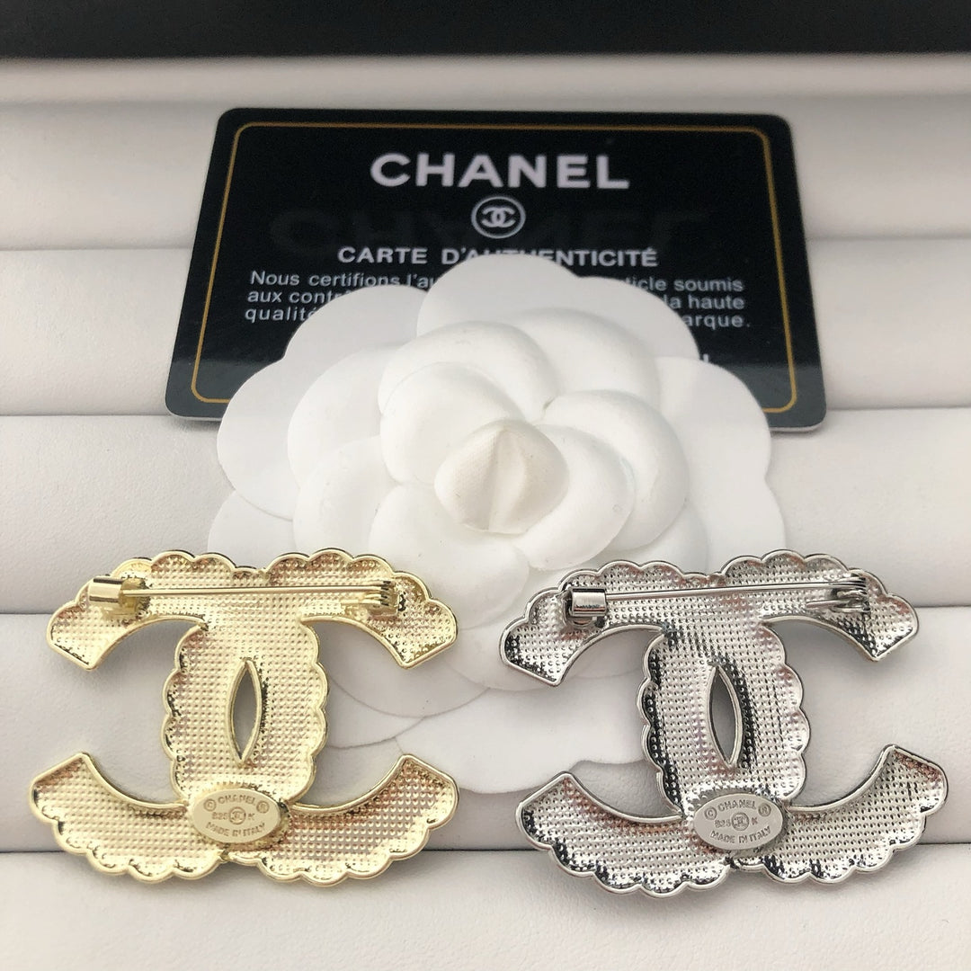 Elegant Two Tone Linked Curve Brooch