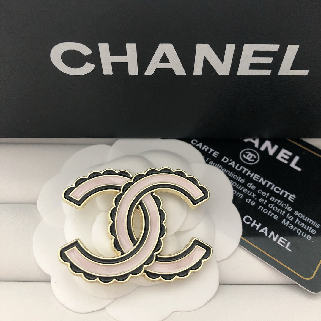 Elegant Two Tone Linked Curve Brooch