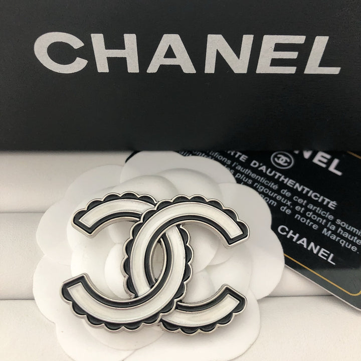 Elegant Two Tone Linked Curve Brooch