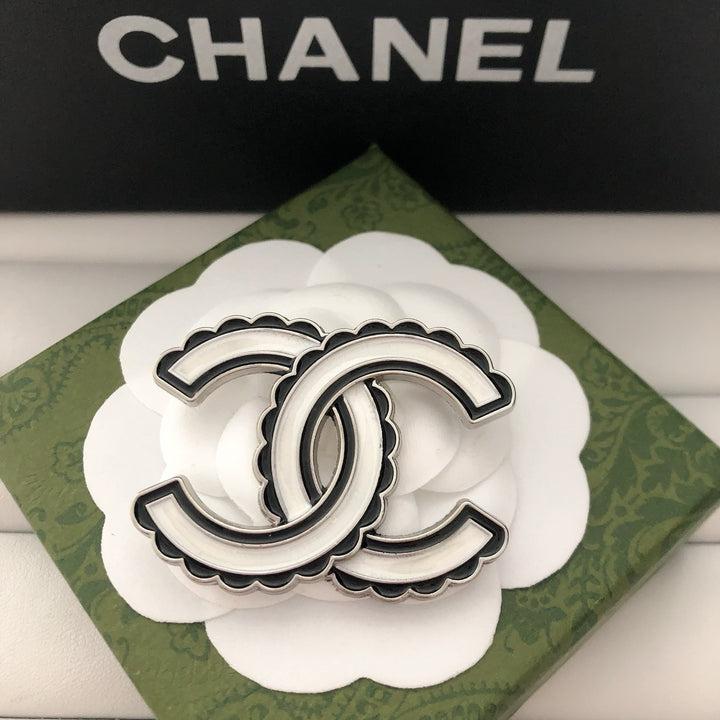 Elegant Two Tone Linked Curve Brooch