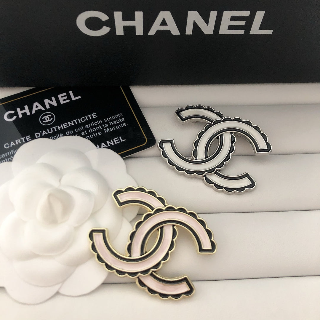 Elegant Two Tone Linked Curve Brooch