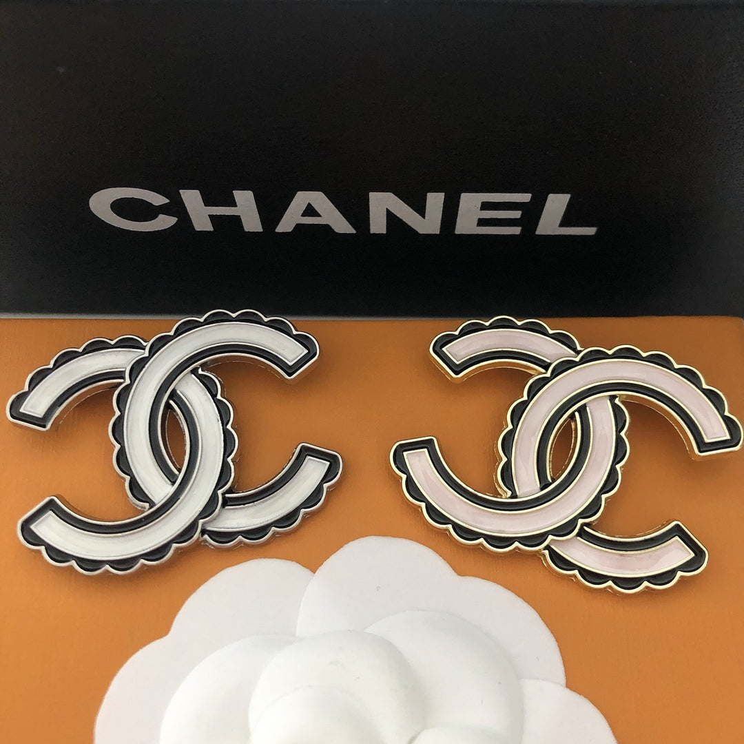 Elegant Two Tone Linked Curve Brooch