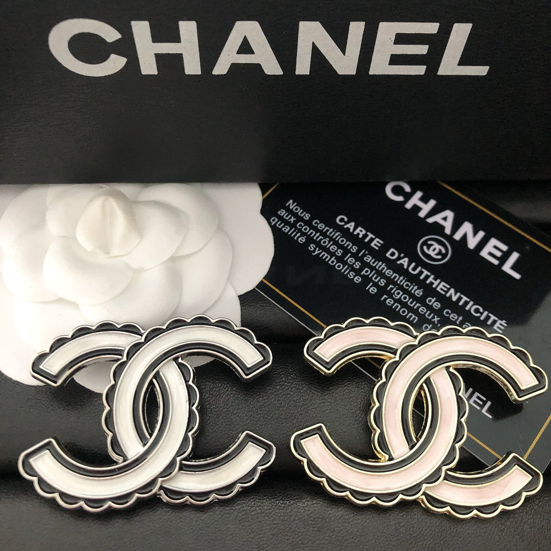 Elegant Two Tone Linked Curve Brooch