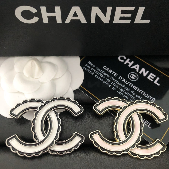 Elegant Two Tone Linked Curve Brooch