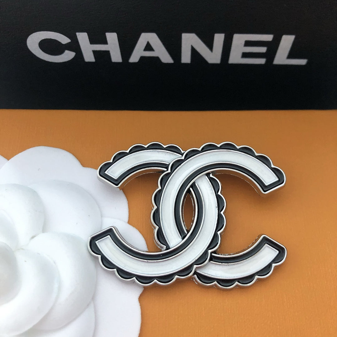 Elegant Two Tone Linked Curve Brooch